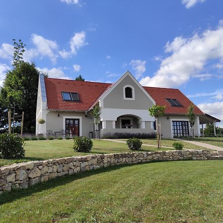 Villa Tilia Vaszoly Exterior photo